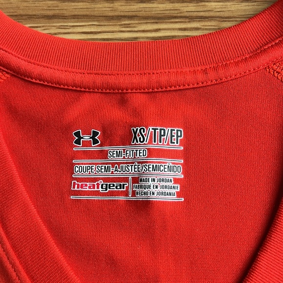 UA workout top - Picture 3 of 4